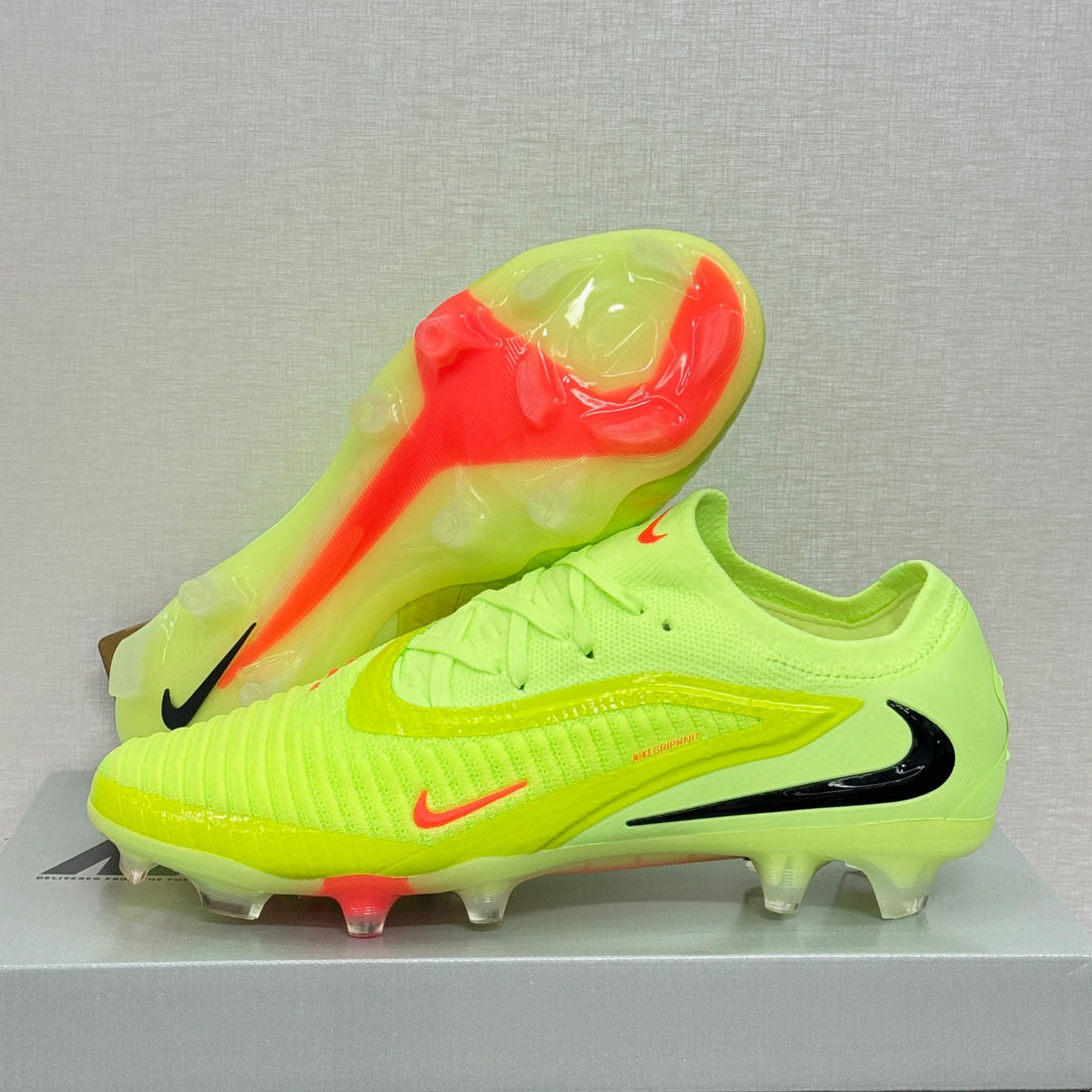 Phantom 6 Elite - FG Cleats