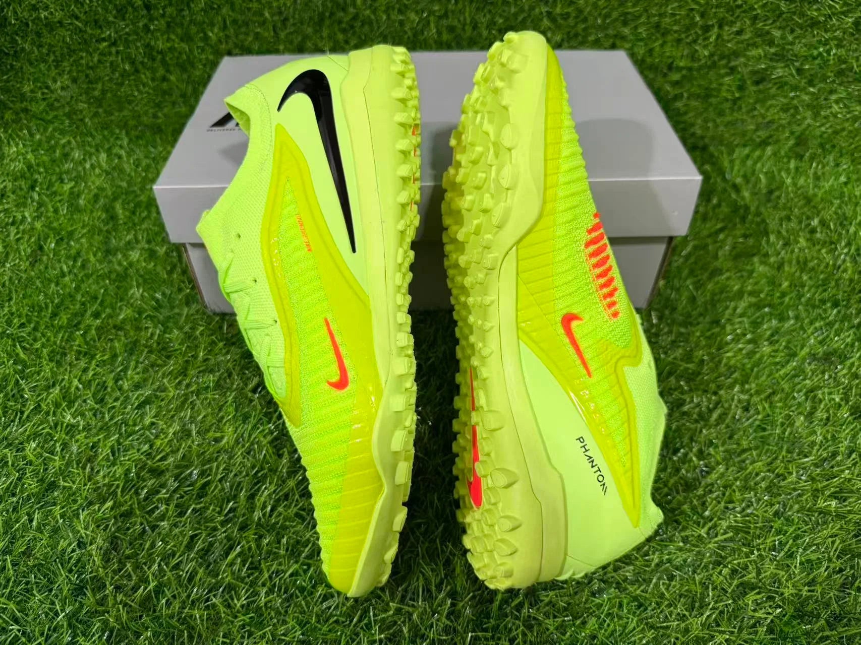 Phantom 6 Elite - FG Cleats