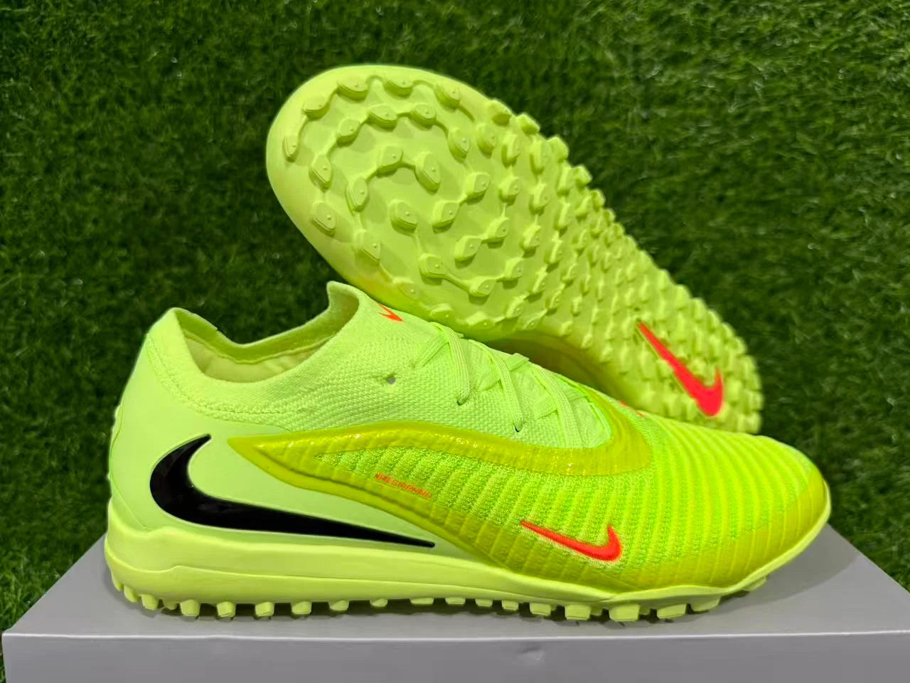 Phantom 6 Elite - FG Cleats